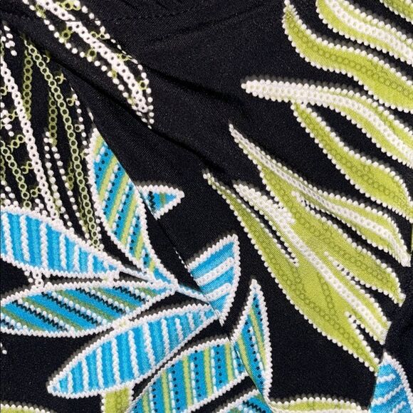 Ruby Rd. Silky Leaf Pattern Top in Black and Green Size 2X - Picture 5 of 5